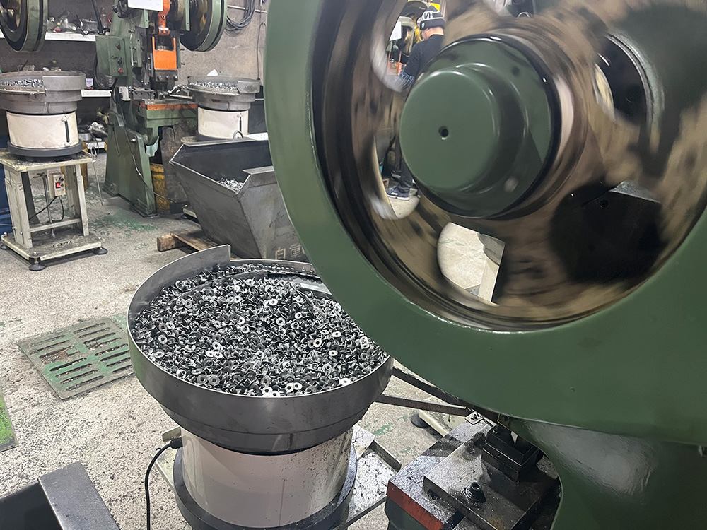 t-nut-factory